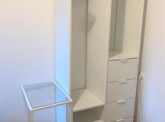 Stonewall - Self Check In Хостел