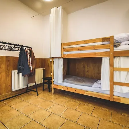 Stonewall - Self Check In Hostel *