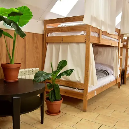 Stonewall - Self Check In Hostal *