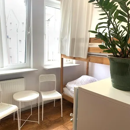 Stonewall - Self Check In Hostel *