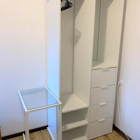 Stonewall - Self Check In Hostal