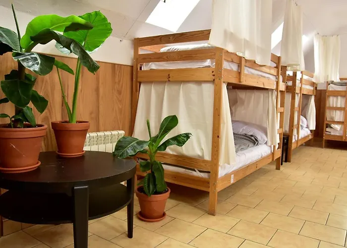 Stonewall - Self Check In Hostel *