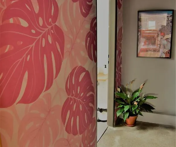 Stonewall - Self Check In Hostel *