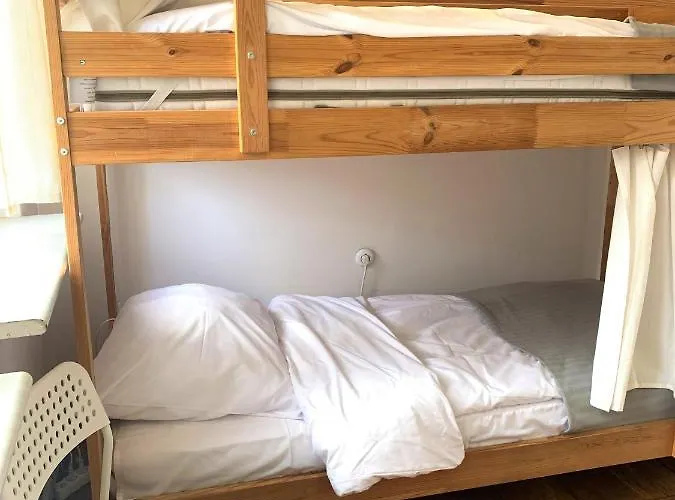 Stonewall - Self Check In Hostel *