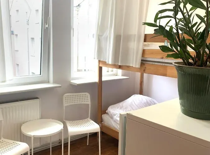 Stonewall - Self Check In Hostel *